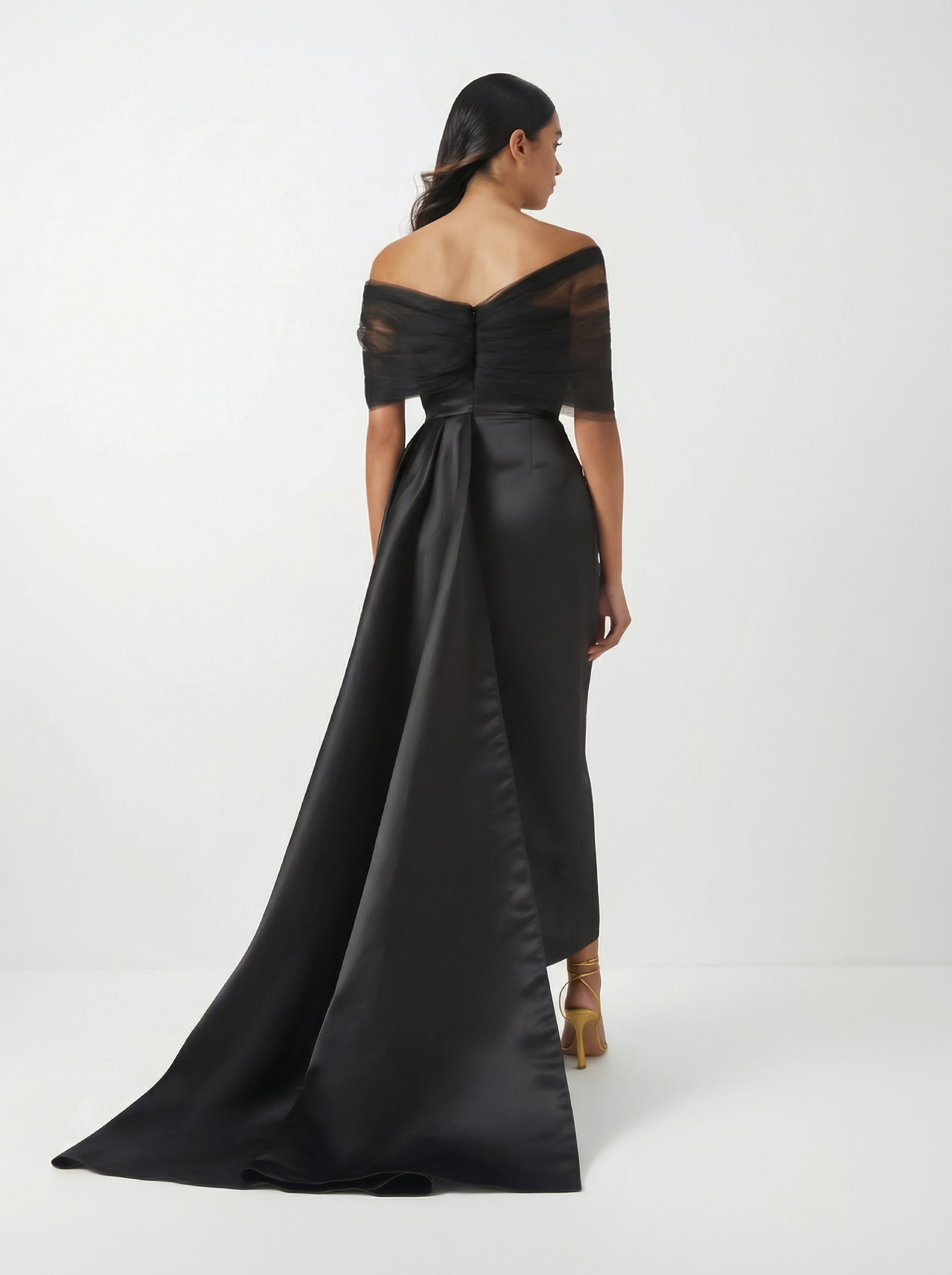 فستان كارولينا