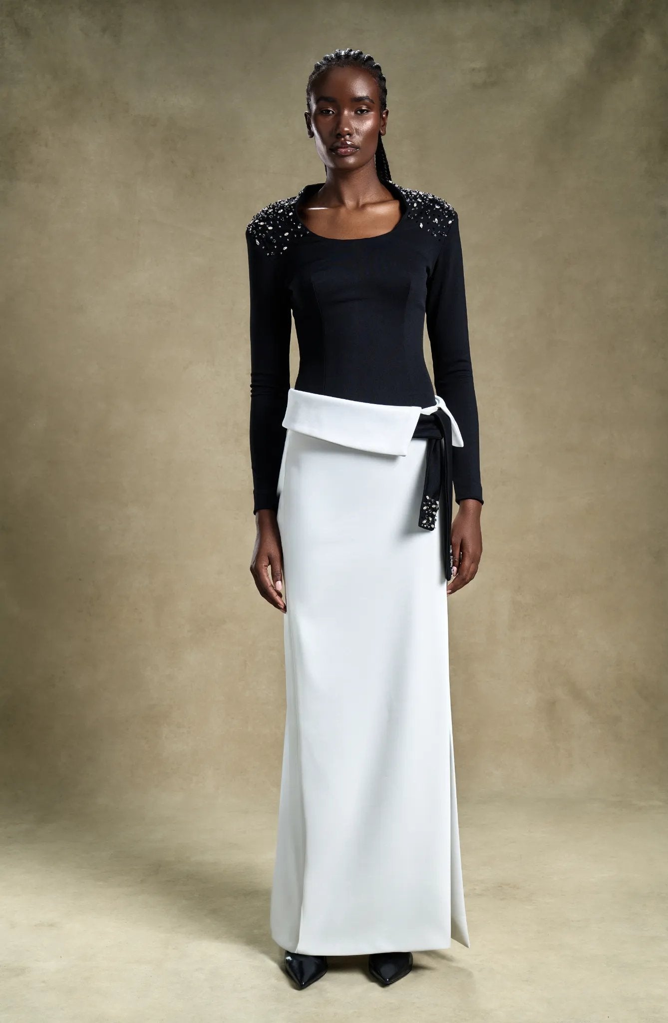 Monochrome Authority - Elegant Luxury Fashion | MOOEi Monochrome Authority - Elegant Luxury Fashion | MOOEi