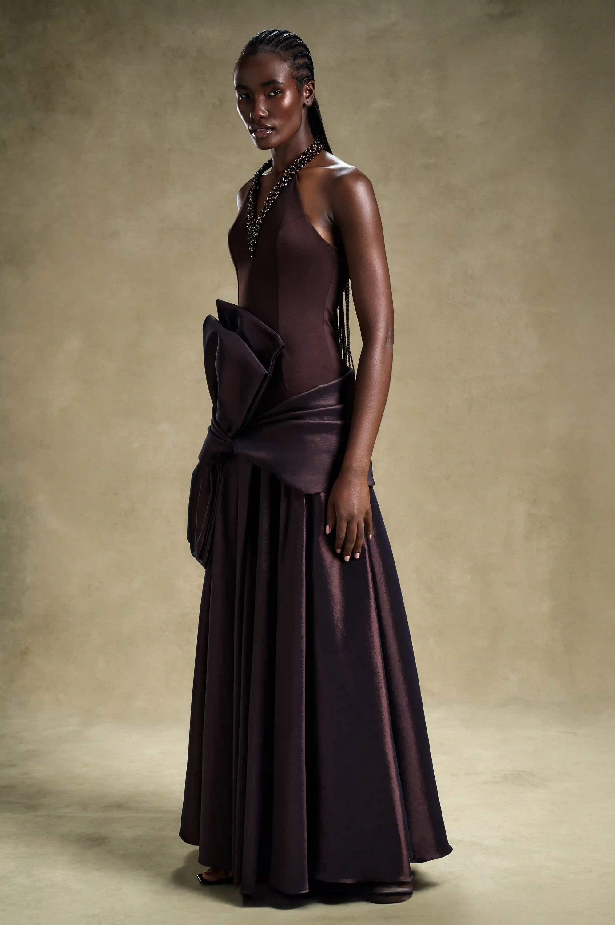Regal Contour - Elegant Evening Wear Dress | MOOEi Regal Contour - Elegant Evening Wear Dress | MOOEi