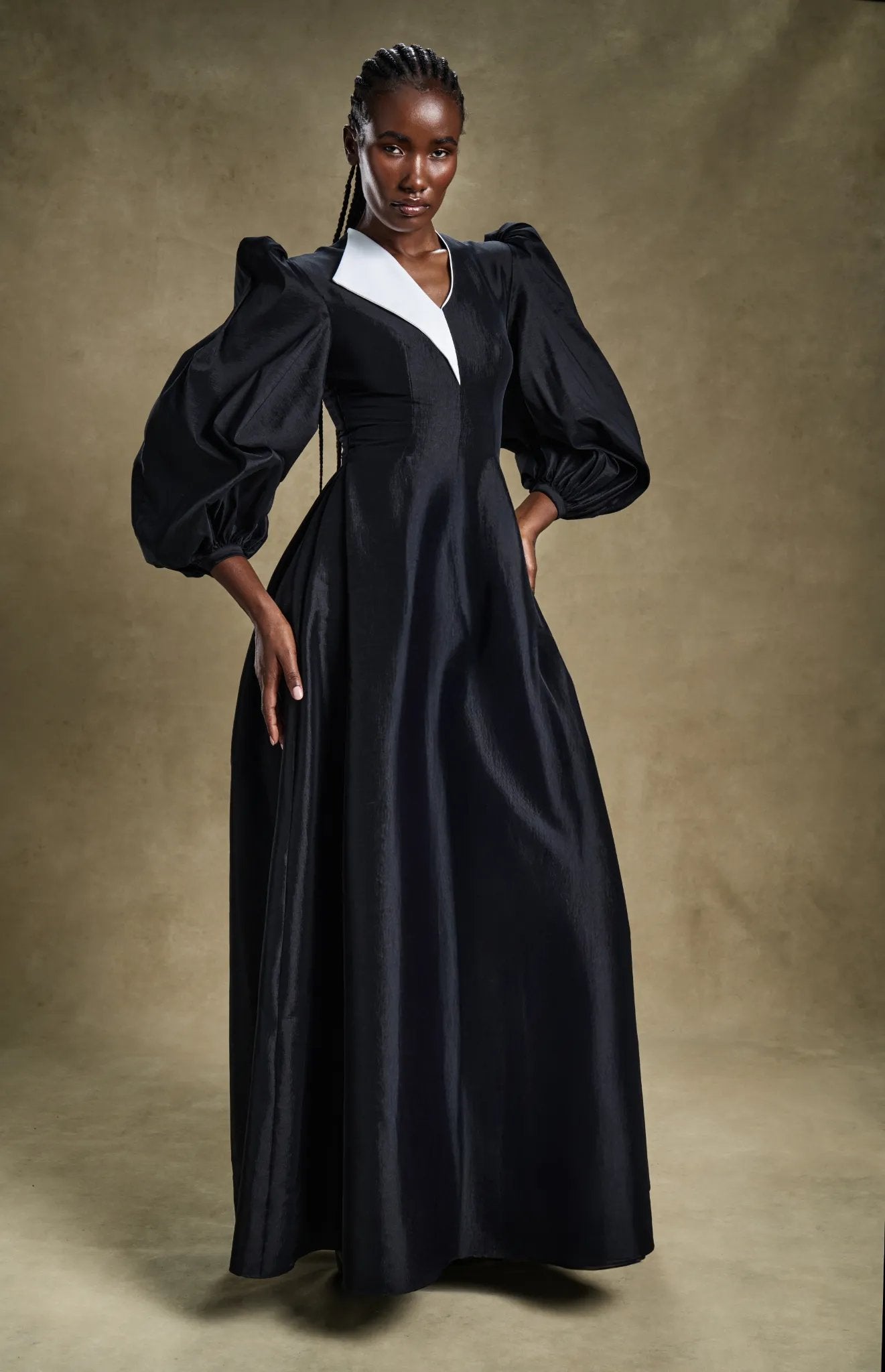 Noir Grace - Elegant Evening Wear Dress for Women | MOOEi Noir Grace - Elegant Evening Wear Dress for Women | MOOEi