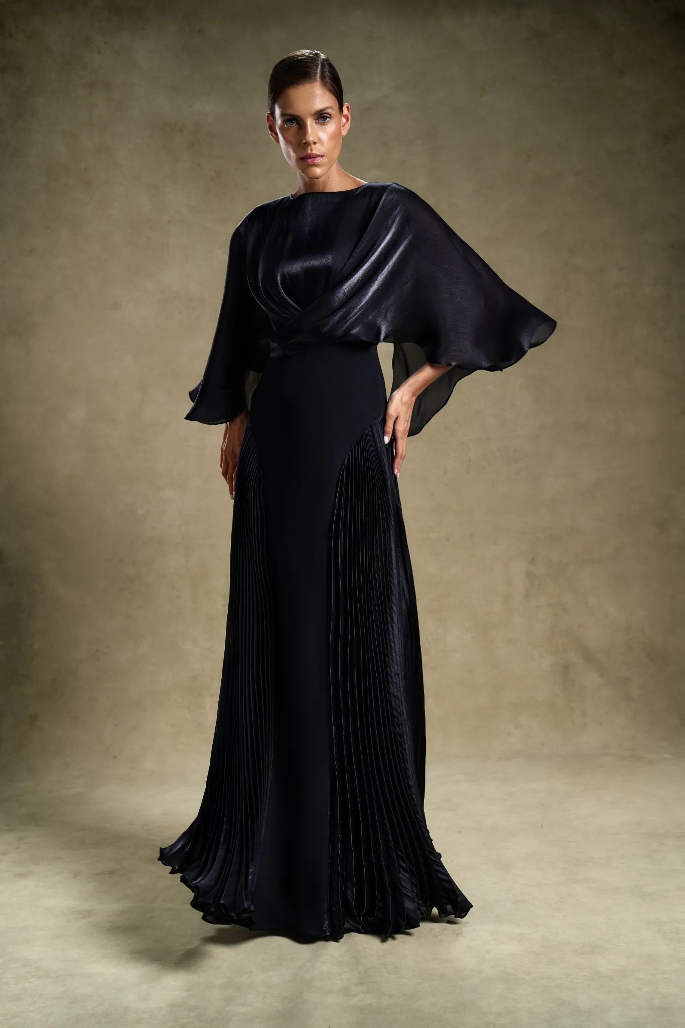 Noir Flow - Elegant Evening Wear for Women | MOOEi Noir Flow - Elegant Evening Wear for Women | MOOEi